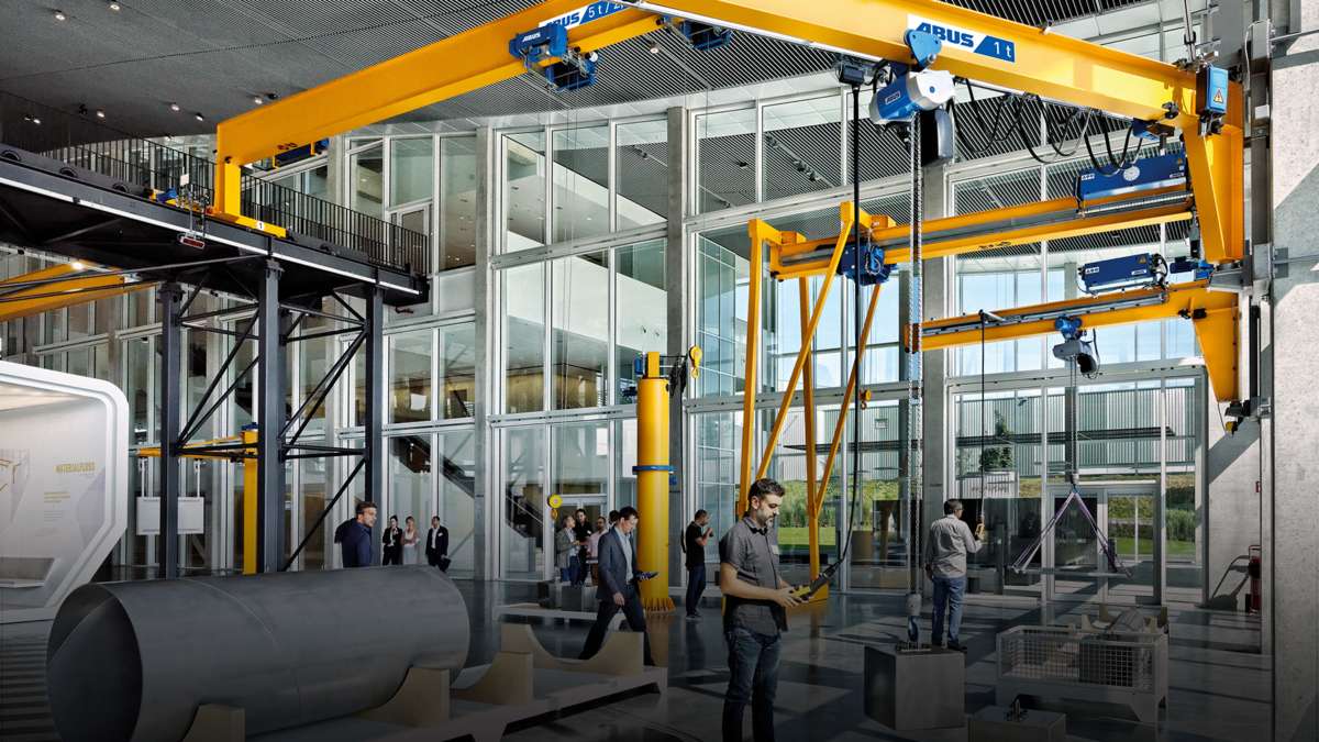 Auf 3 Ebenen warten unterschiedliche Kransysteme darauf von Ihnen ausgiebig getestet zu werden Auf 3 Ebenen warten unterschiedliche Kransysteme darauf von Ihnen ausgiebig getestet zu werden