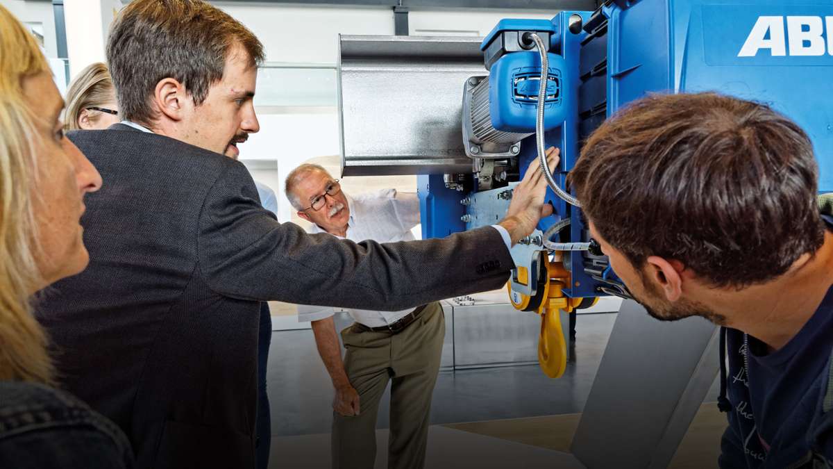 Nehmen Sie an einer geführten Tour durch das KranHaus teil Nehmen Sie an einer geführten Tour durch das KranHaus teil